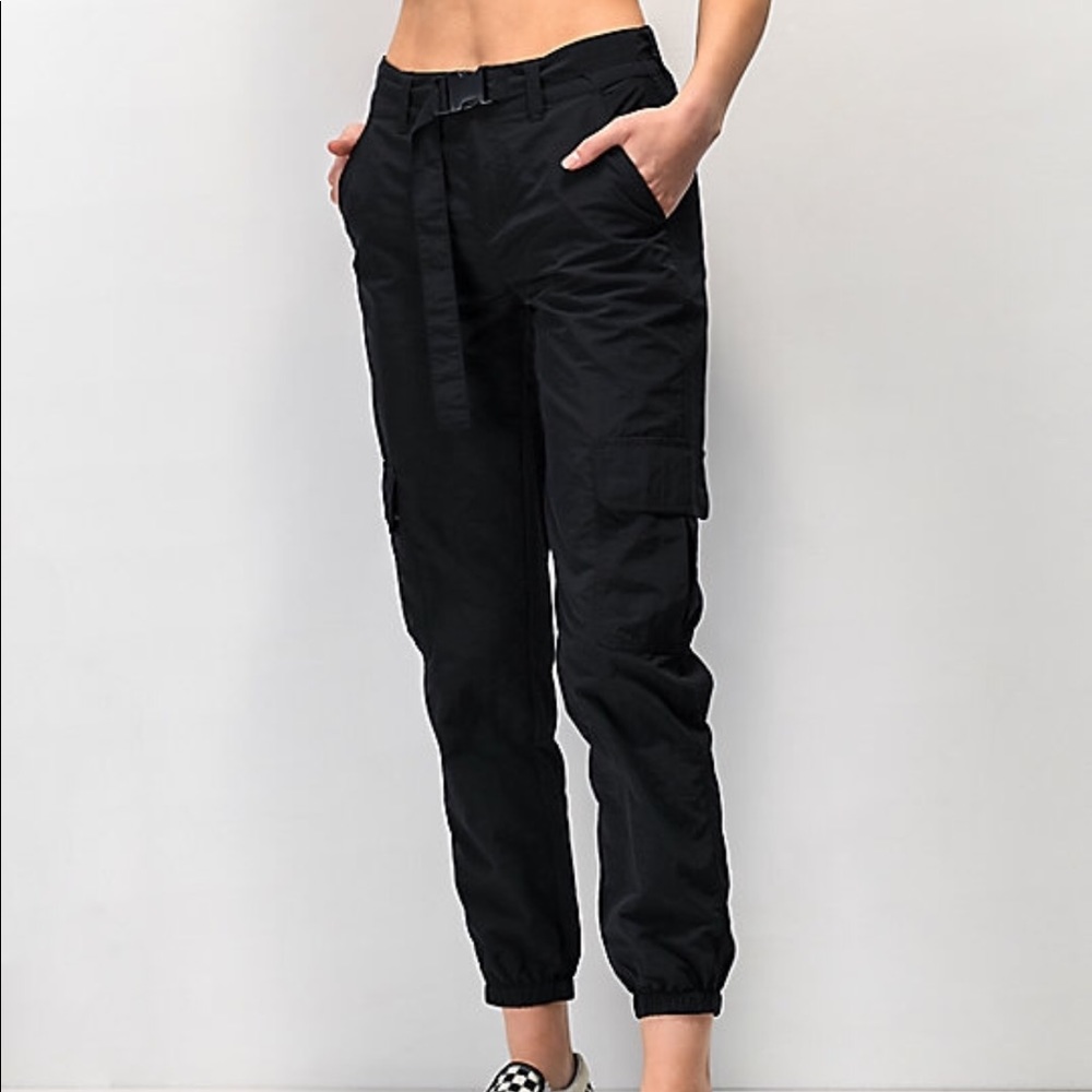 black zumiez cargo pants (size m) (belt included